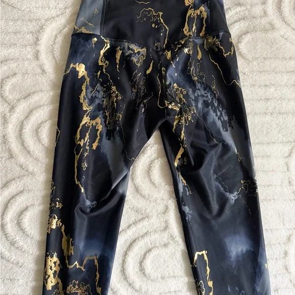 Old Navy Active Gold and Navy Blue Marbled Powersoft Leggings - Picture 4 of 7